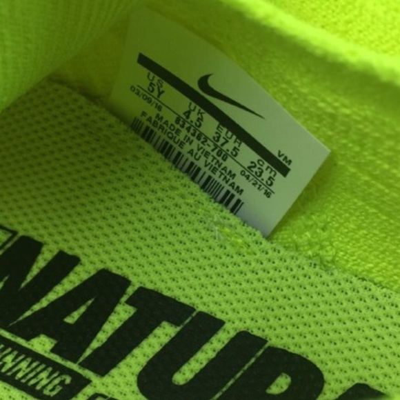 BRAND NEW Nike Free Run Flyknit Yellow / Volt - Picture 8 of 8